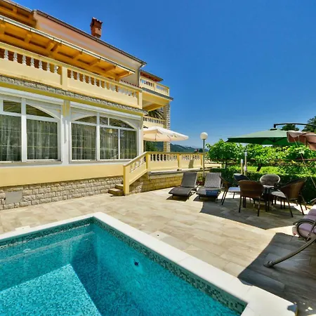 Apartamento Olga-5 By Interhome