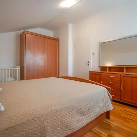 Appartement Olga-5 By Interhome Banjol