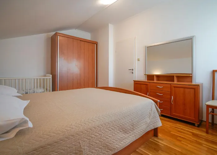 Appartement Olga-5 By Interhome Banjol